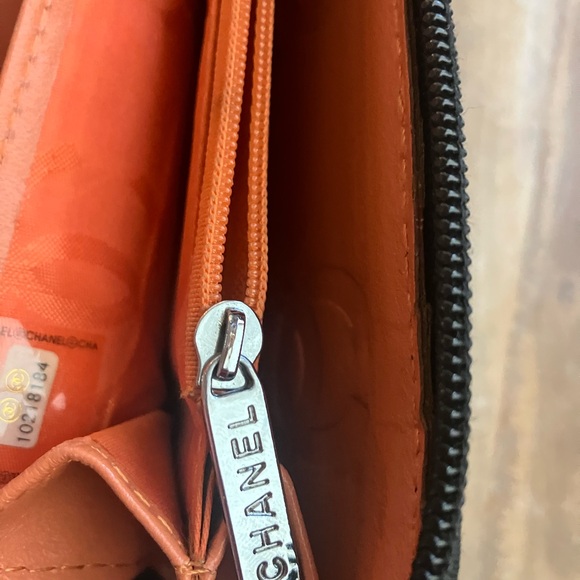 Chanel quilted Zippy wallet - Picture 3 of 16